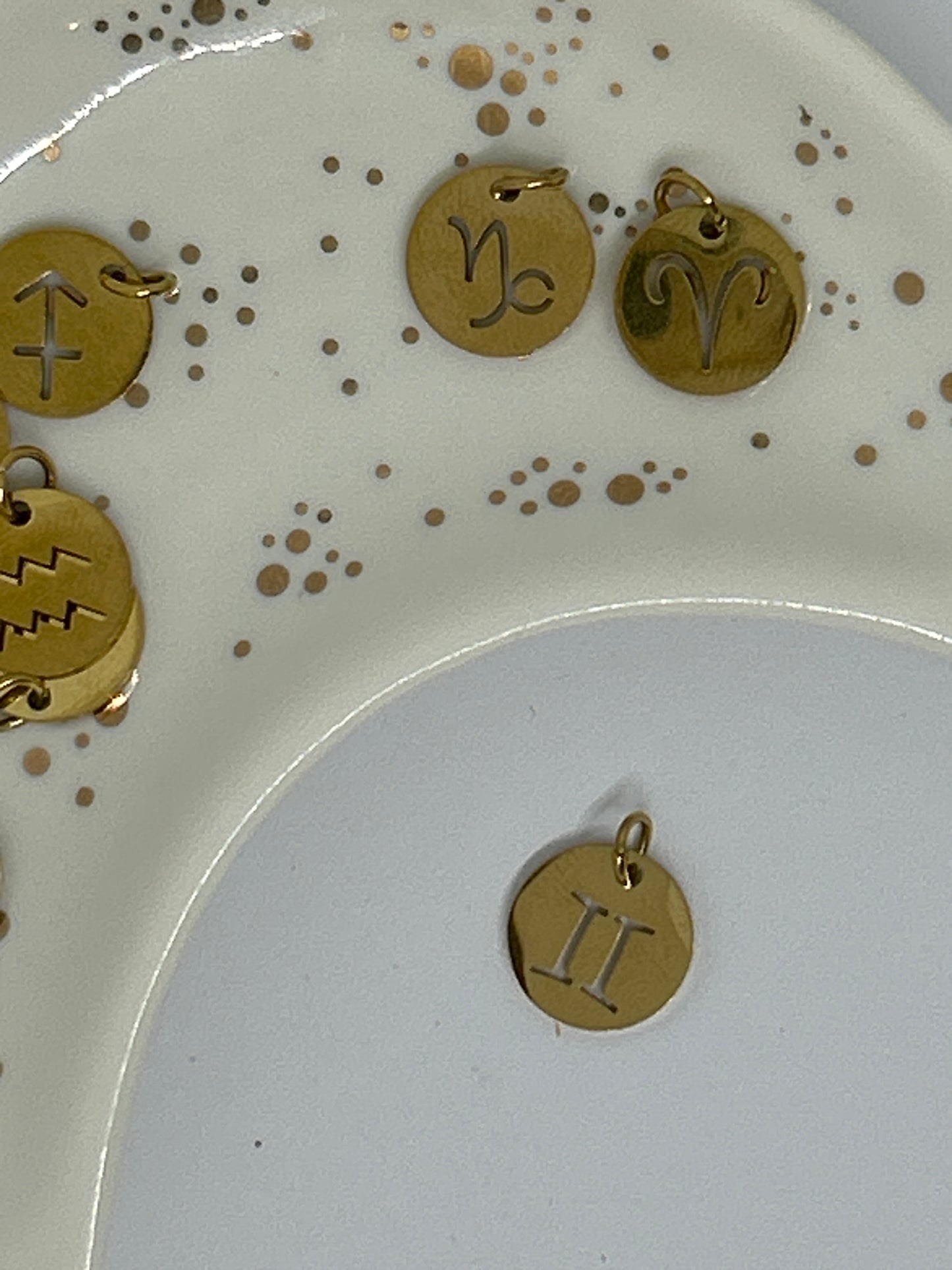 Charm Signe Astrologique – Symbole d’identité et d’énergie