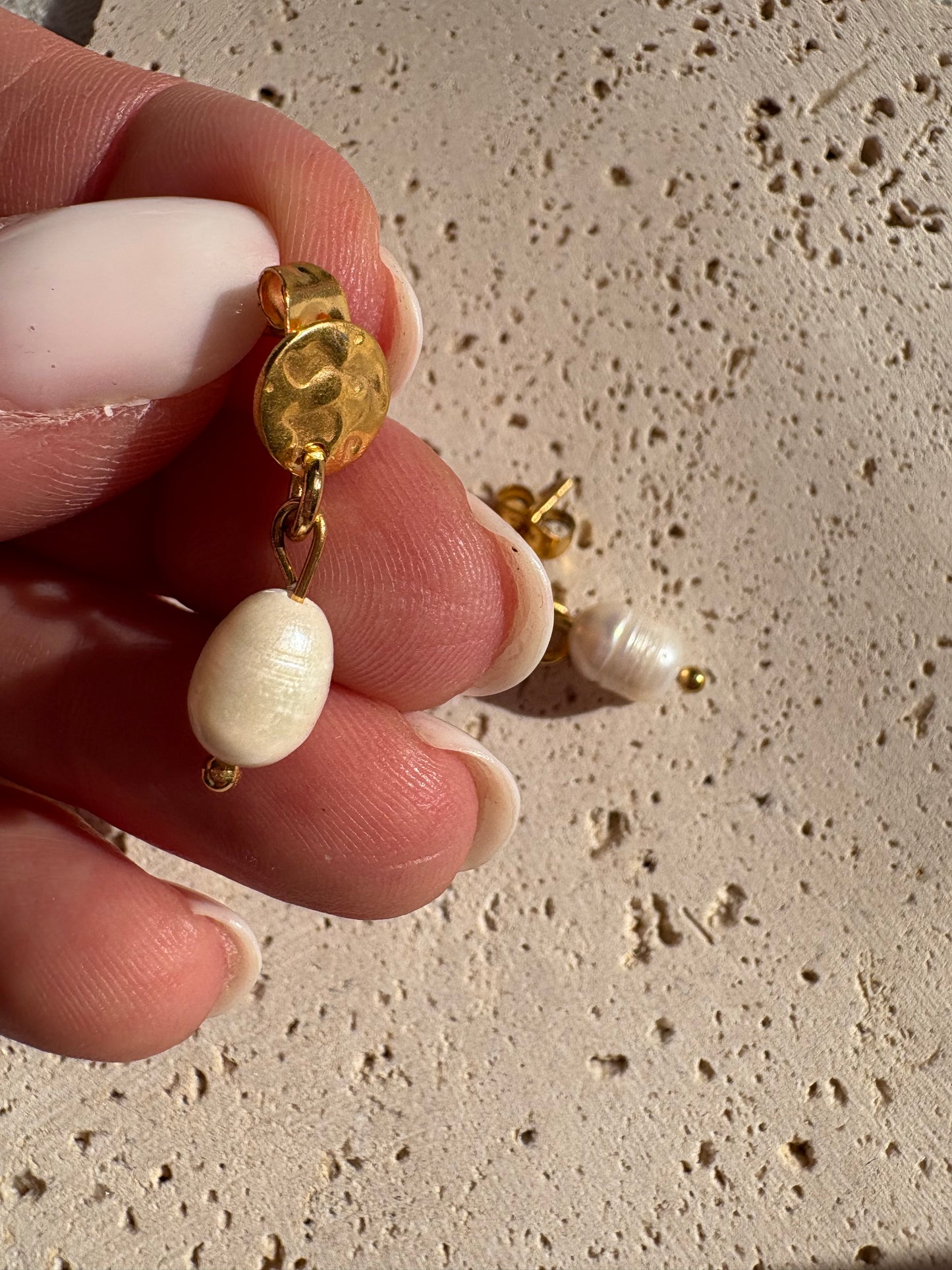Boucles d’Oreilles “Soline” – Acier Inoxydable & Perles d’Eau Douce