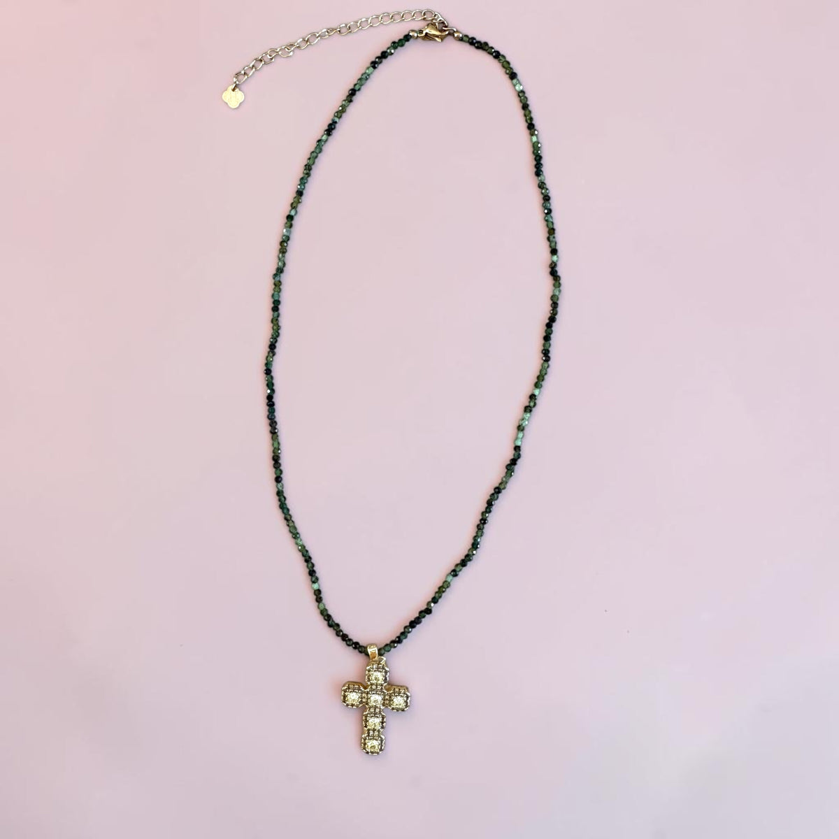 Collier croix et pierres naturelles