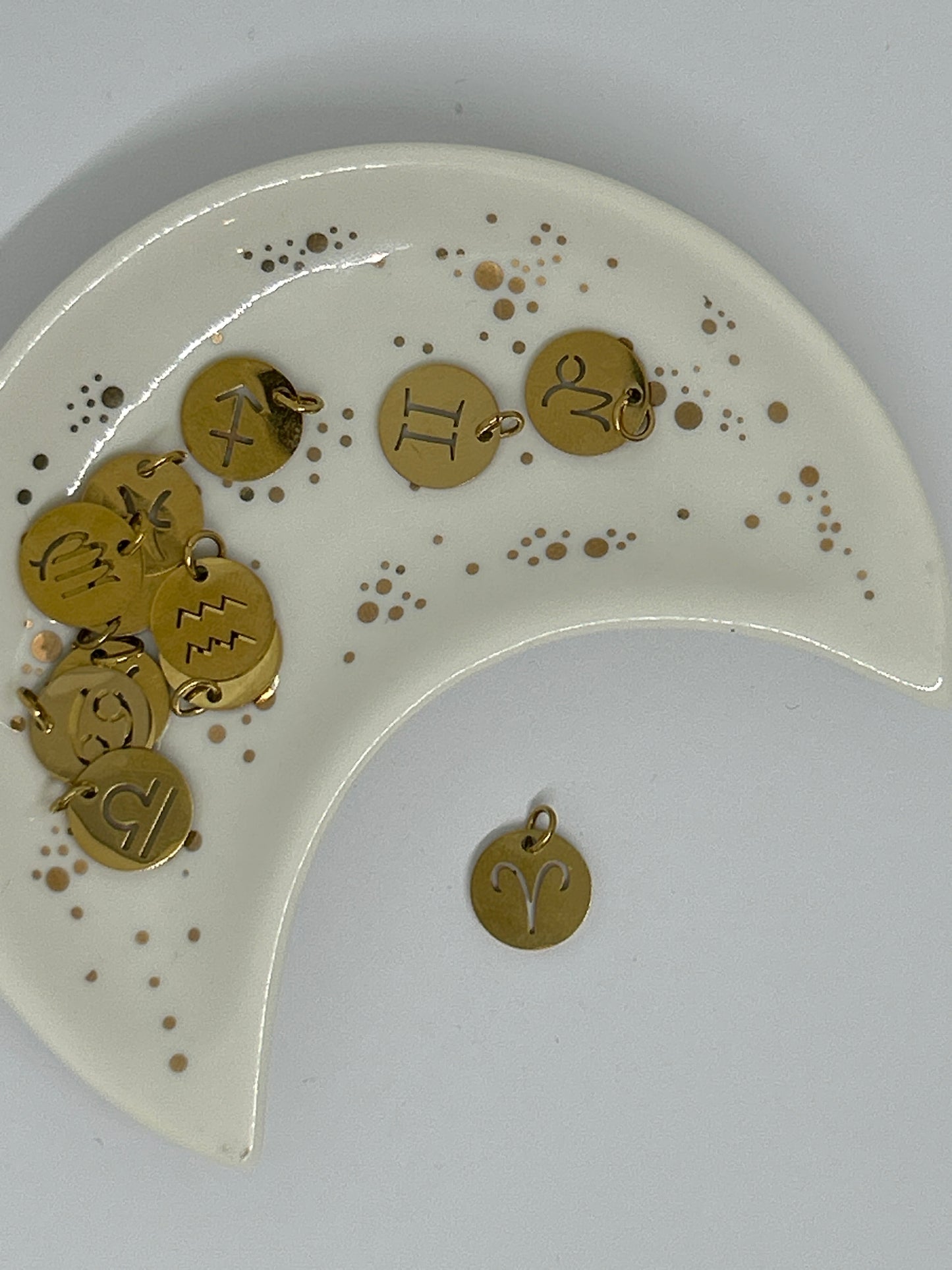 Charm Signe Astrologique – Symbole d’identité et d’énergie