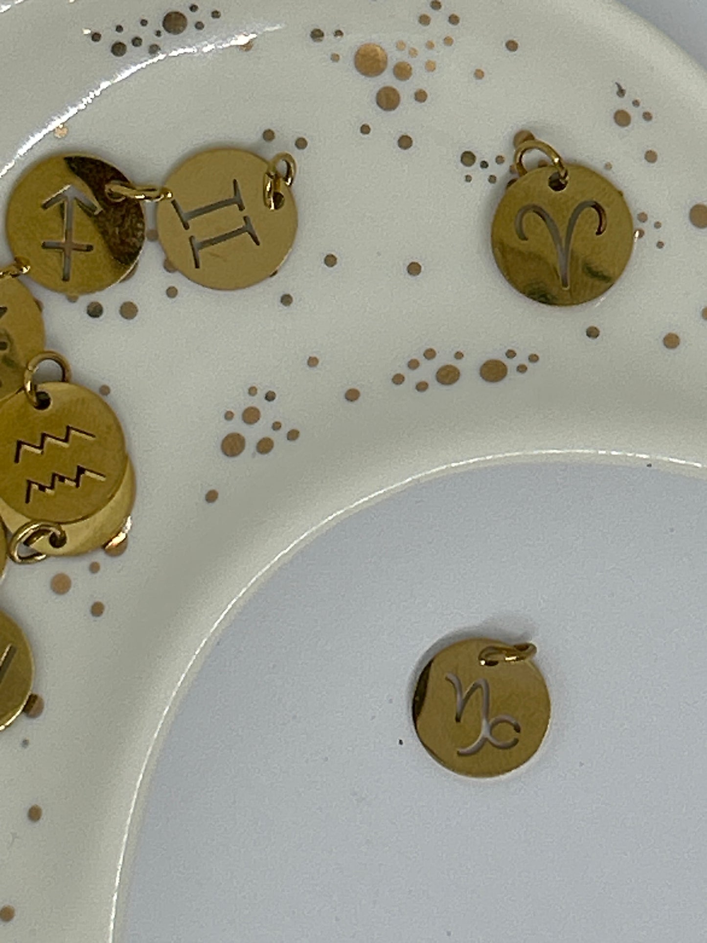 Charm Signe Astrologique – Symbole d’identité et d’énergie