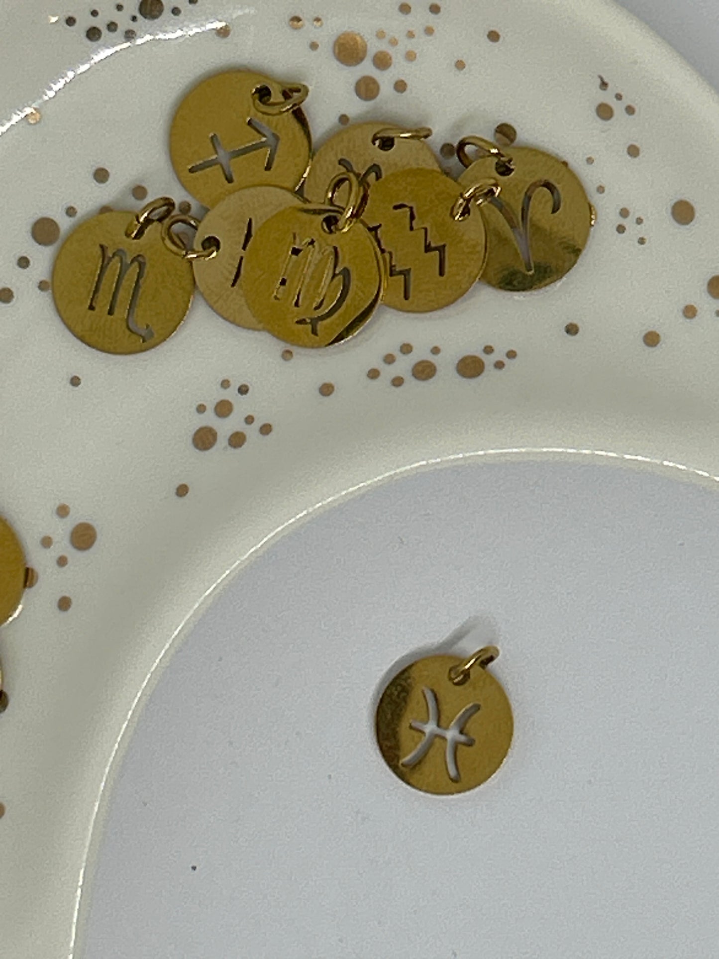 Charm Signe Astrologique – Symbole d’identité et d’énergie