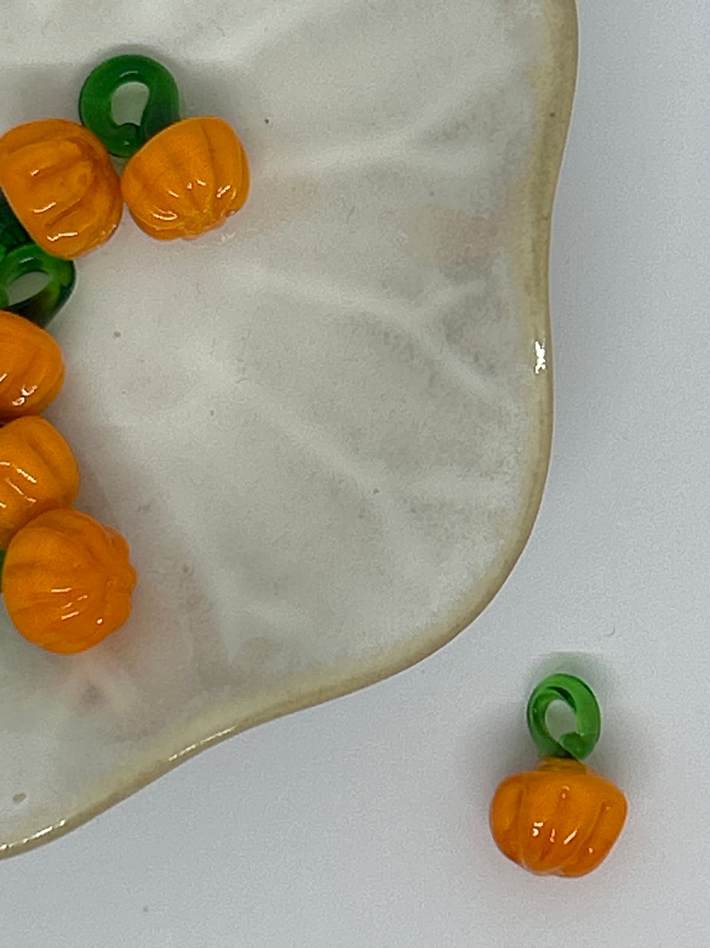 Charm Citrouille Orange – Symbole de créativité et de joie