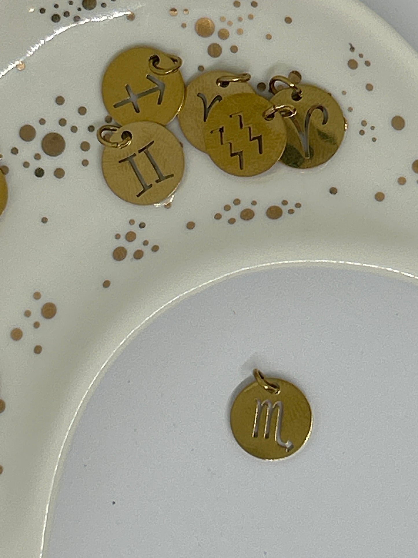 Charm Signe Astrologique – Symbole d’identité et d’énergie