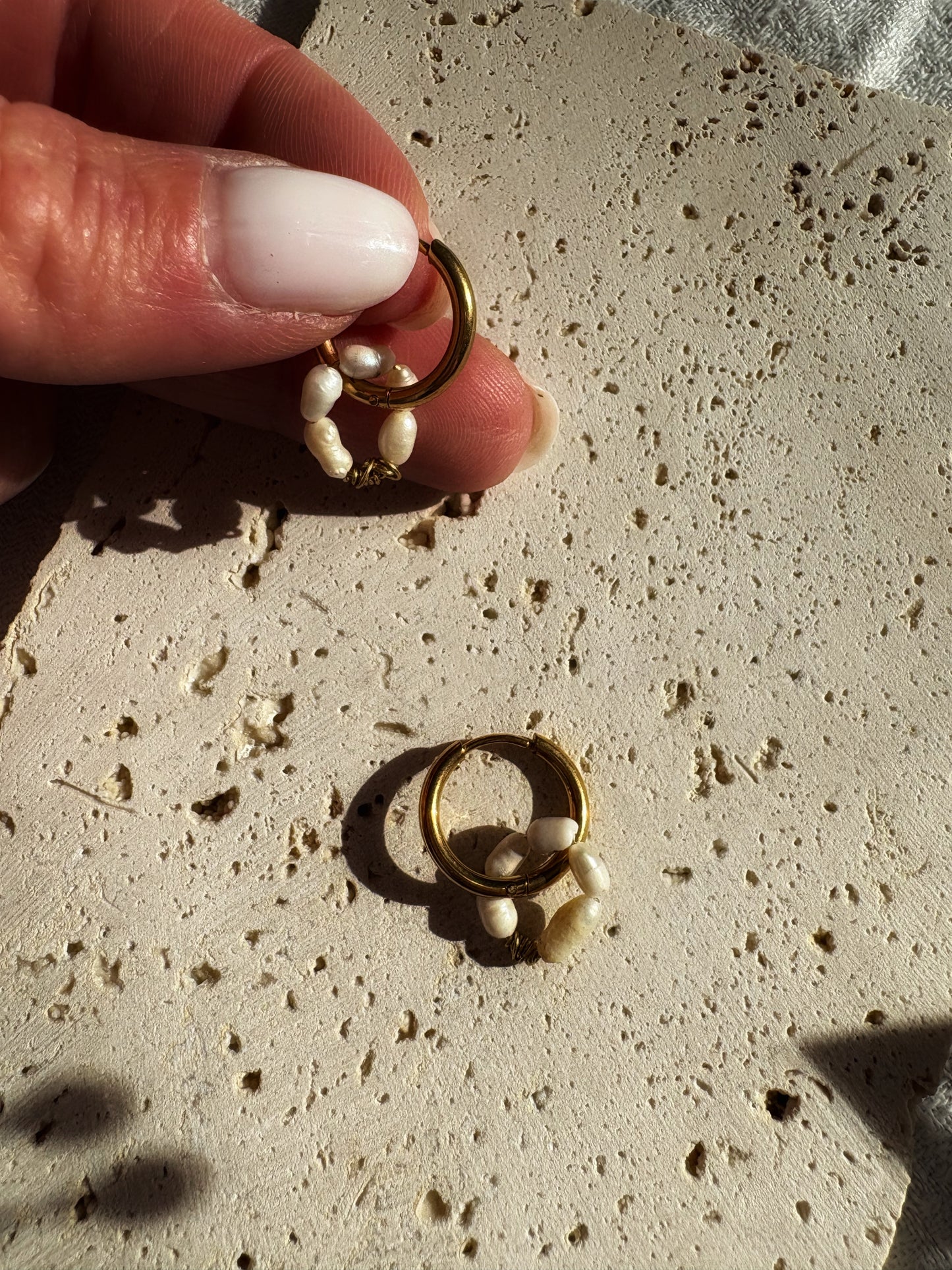 Créoles “Ondine” – Acier Inoxydable & Perles d’Eau Douce