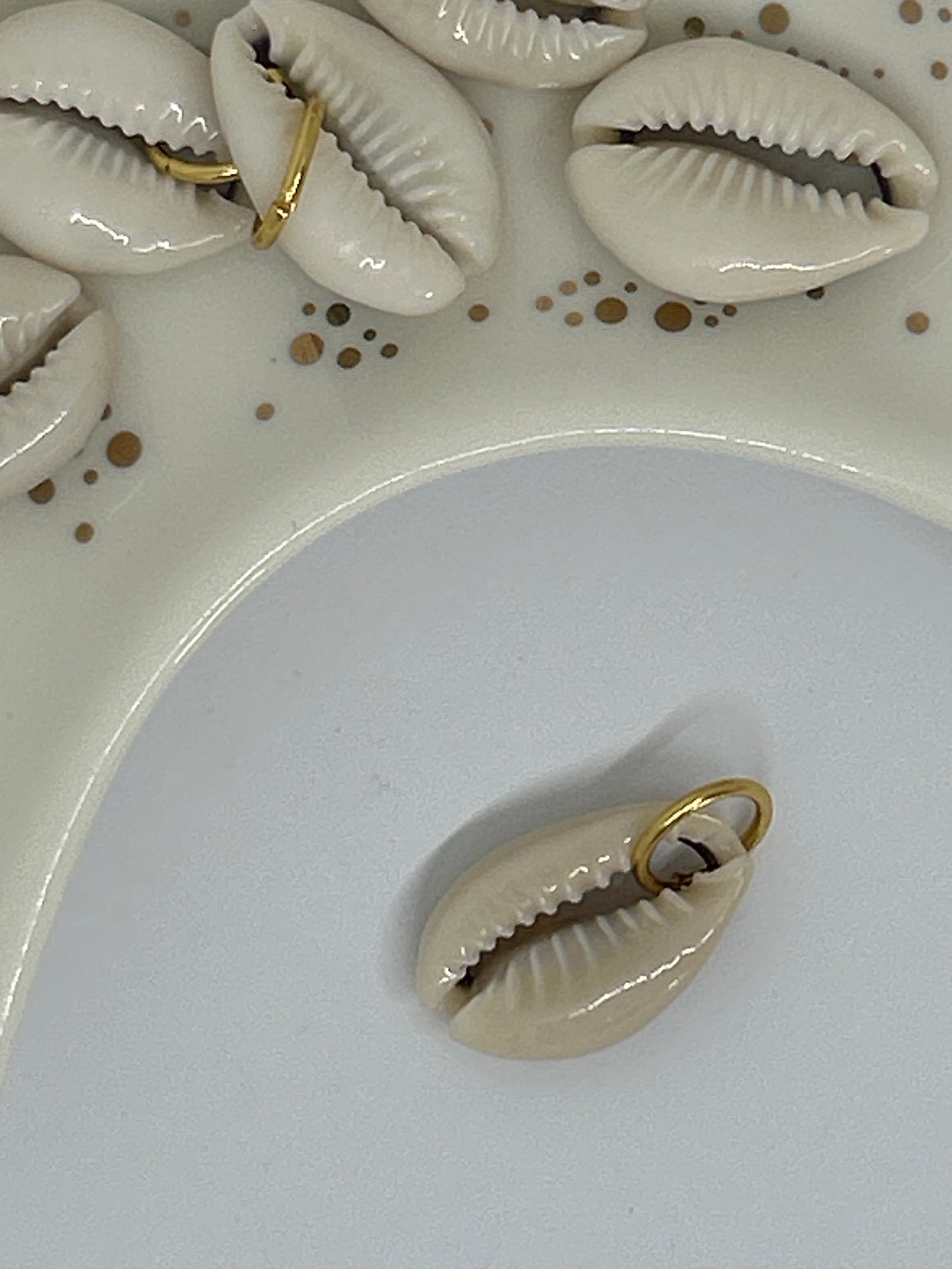 Charm Coquillage Naturel – Symbole de douceur et de liberté