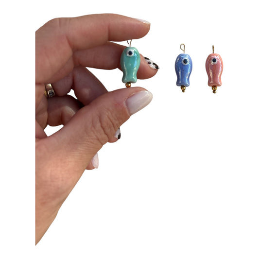 Charm poisson protecteur en céramique colorée