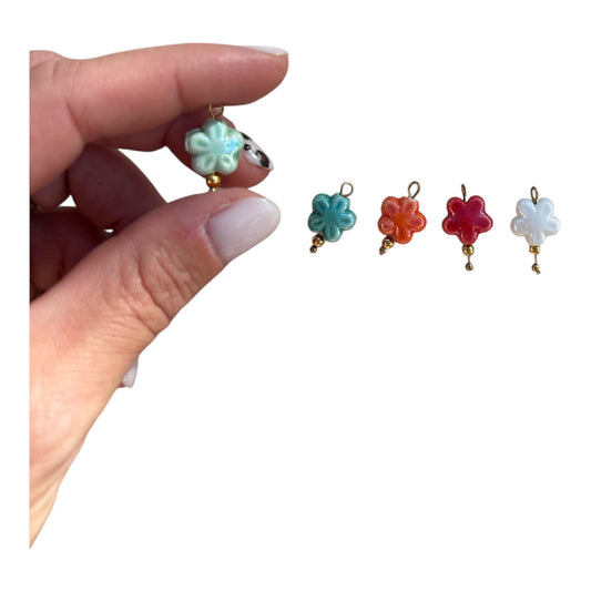 Charm Fleur Colorée – Perle en céramique
