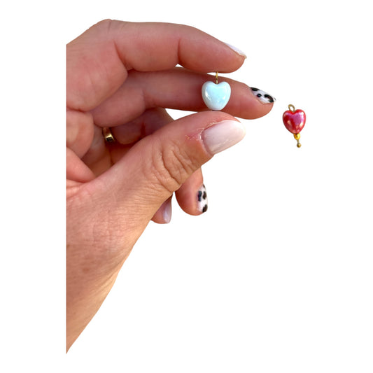 Charm cœur en céramique colorée – Rouge et Bleu pastel
