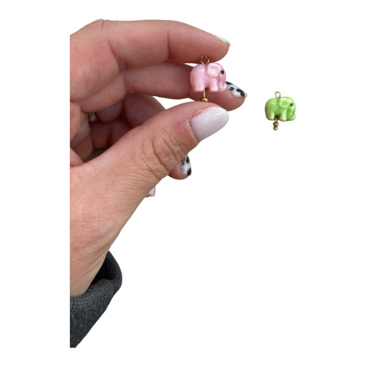 Charm éléphant coloré en céramique – Rose ou Vert