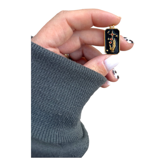 Charm Main céleste doré et noir en acier inoxydable – Symbole de magie et de guidance