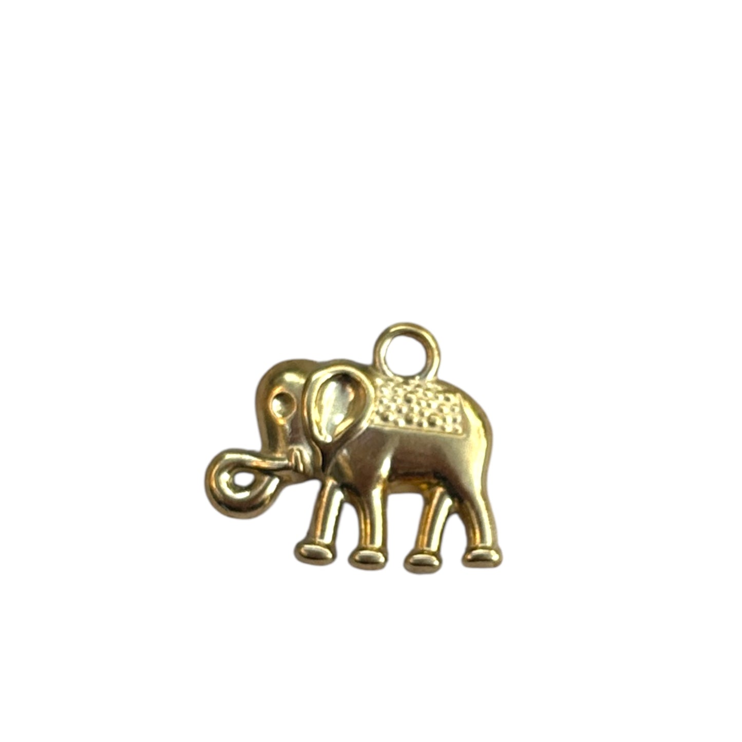 Charm éléphant doré By Maryon en acier inoxydable, symbole de chance et de sagesse, à ajouter sur un bracelet ou collier personnalisé.