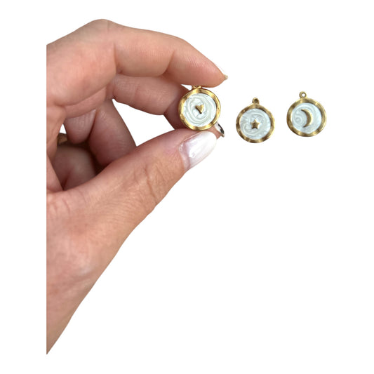 Charm Nacré Cœur, Étoile et Lune – Symboles de douceur et de rêve