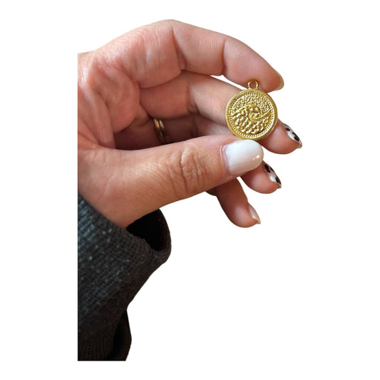 Charm Vague – Symbole de liberté et de renouveau