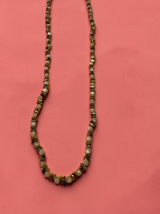 Collier Lumière – Perles Blanches & Hématite Dorée