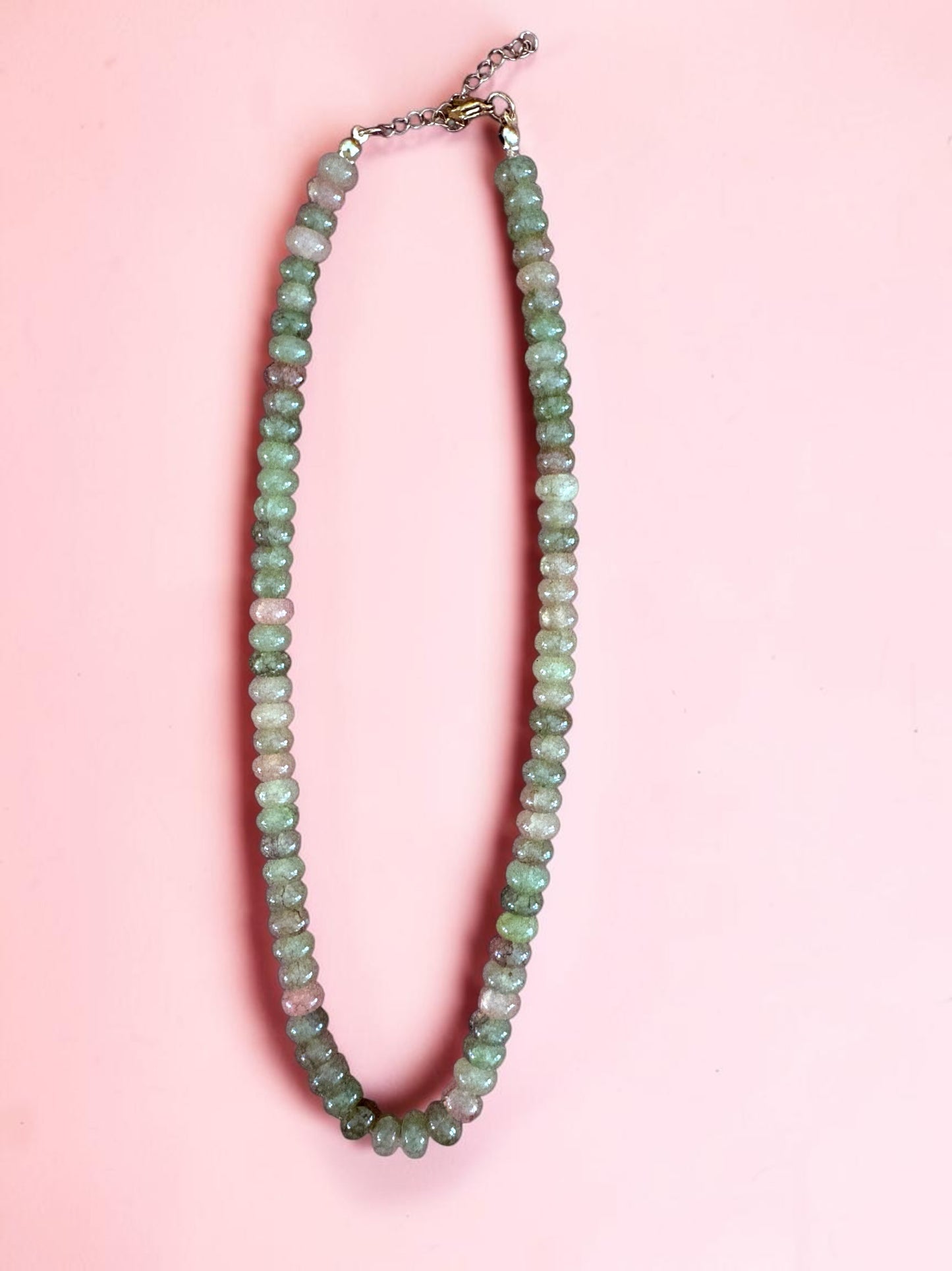 Choker en pierres colorées