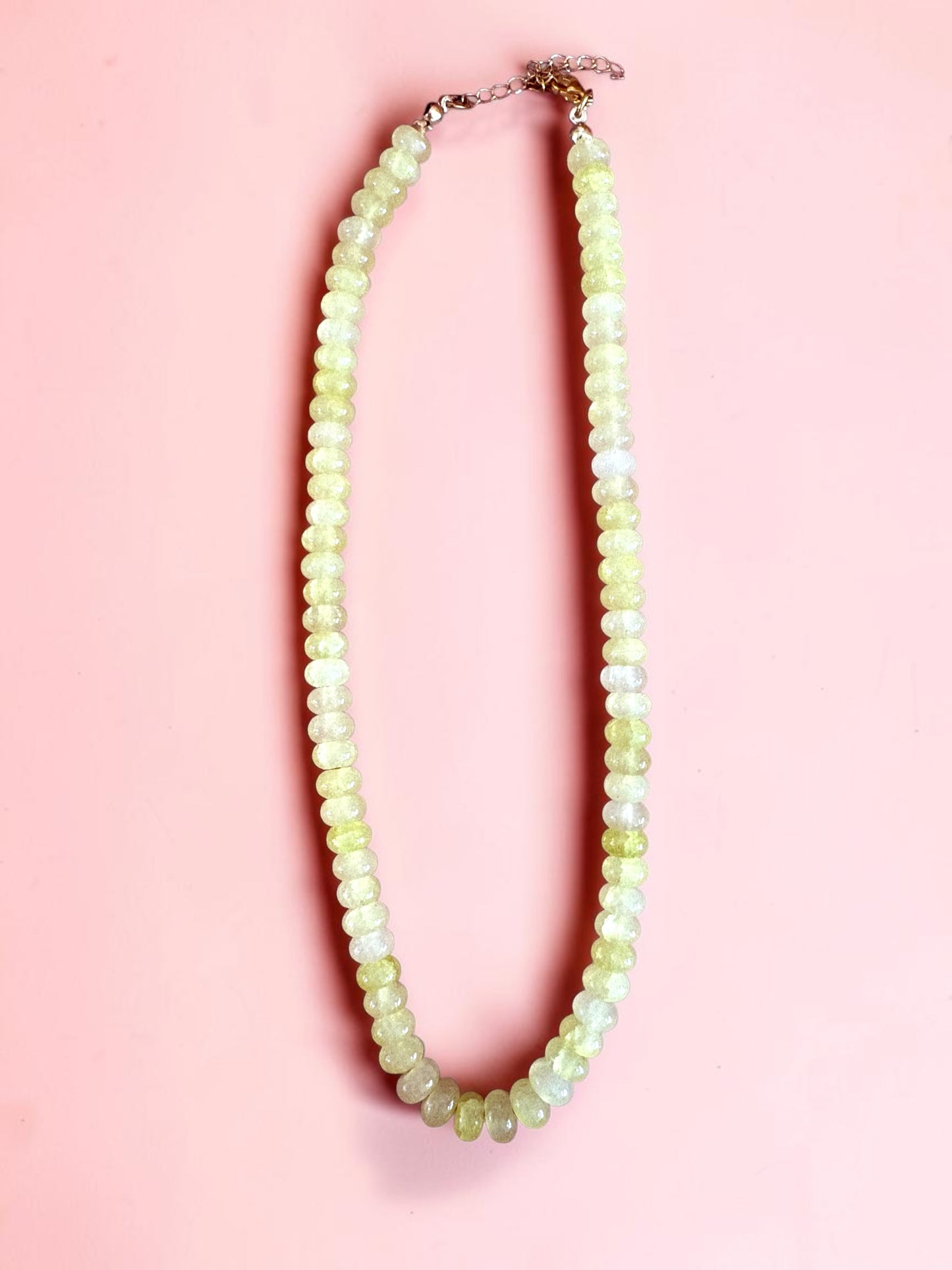 Choker en pierres colorées