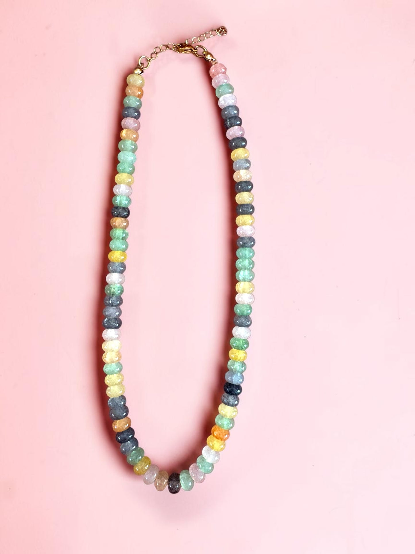 Choker en pierres colorées