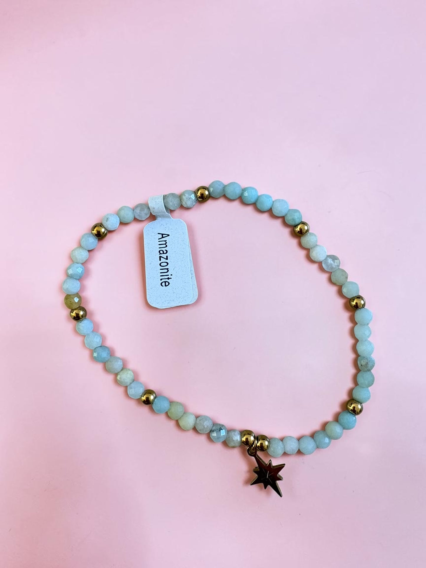 Bracelet Fin en Pierres Naturelles & Breloque Dorée