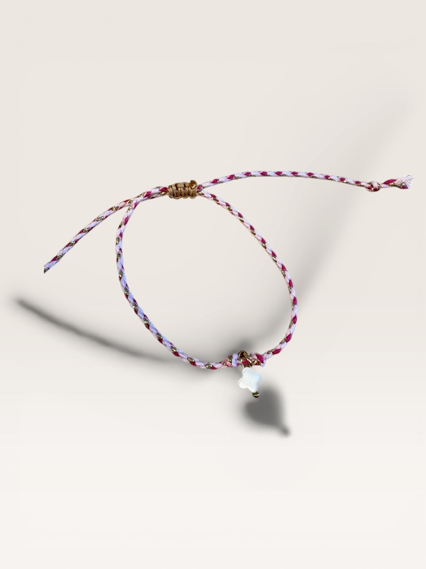 Bracelet cordon à breloque