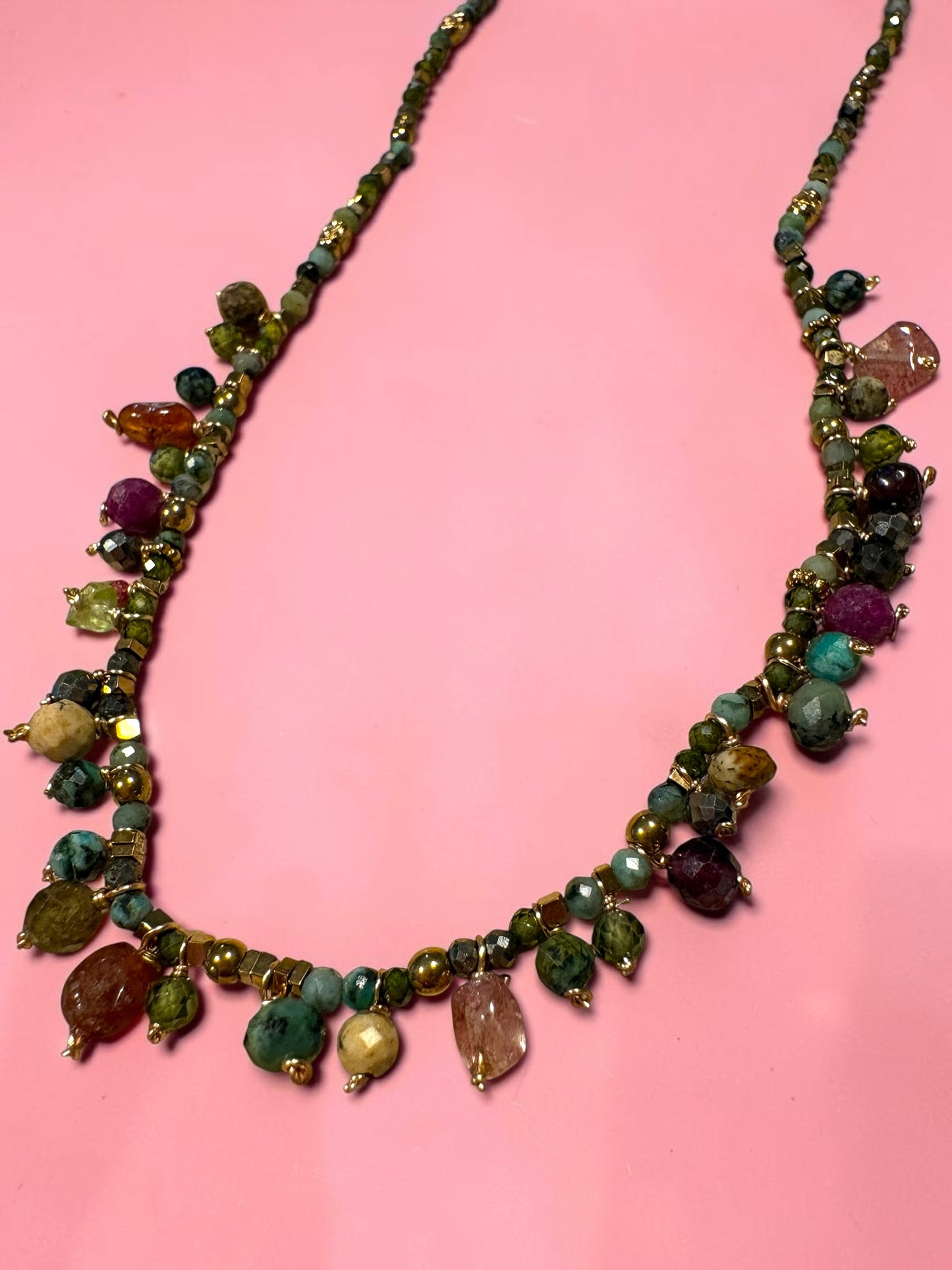 Collier Éclat Bohème – Pierres Naturelles Multicolores