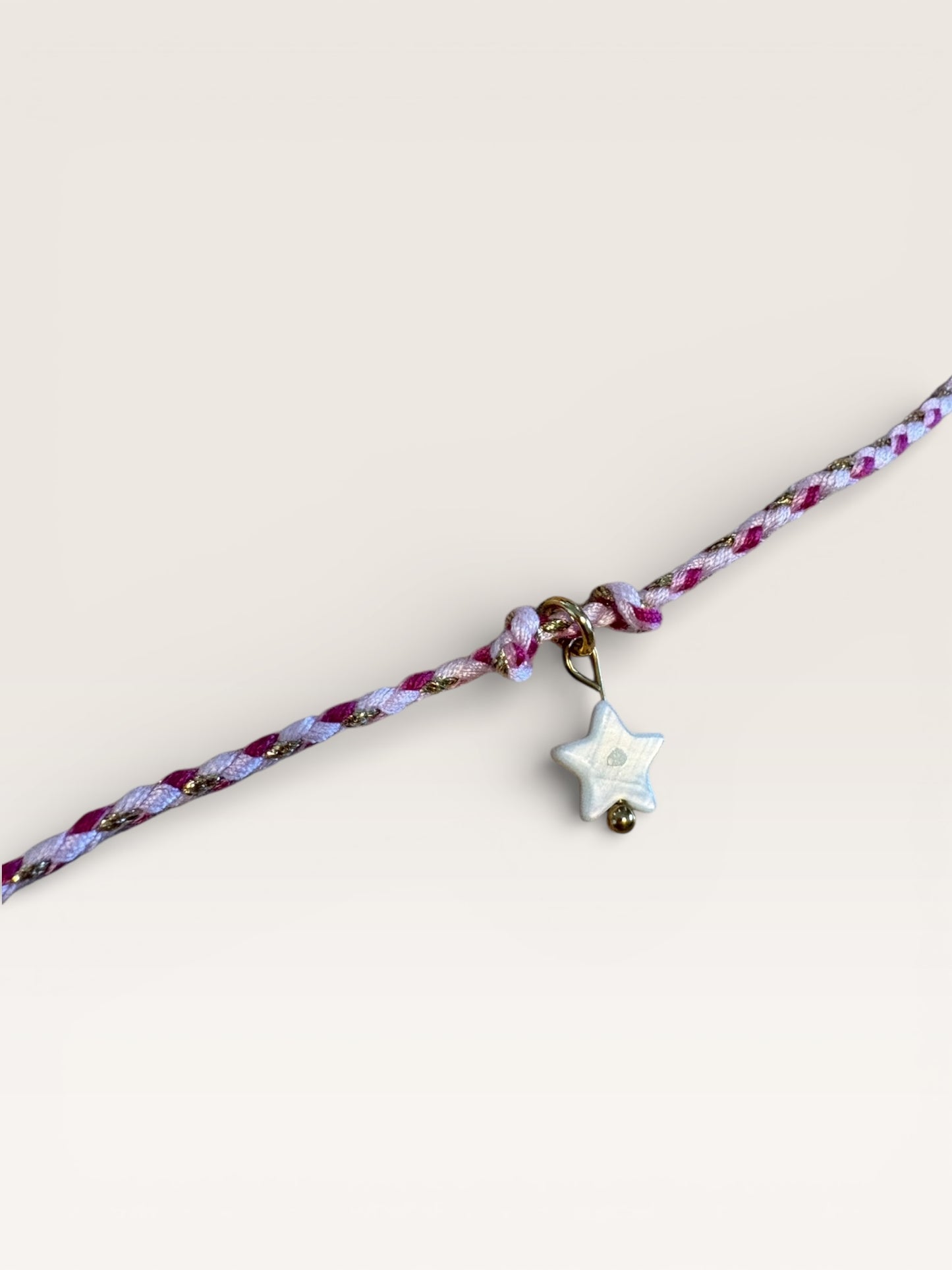 Bracelet cordon à breloque