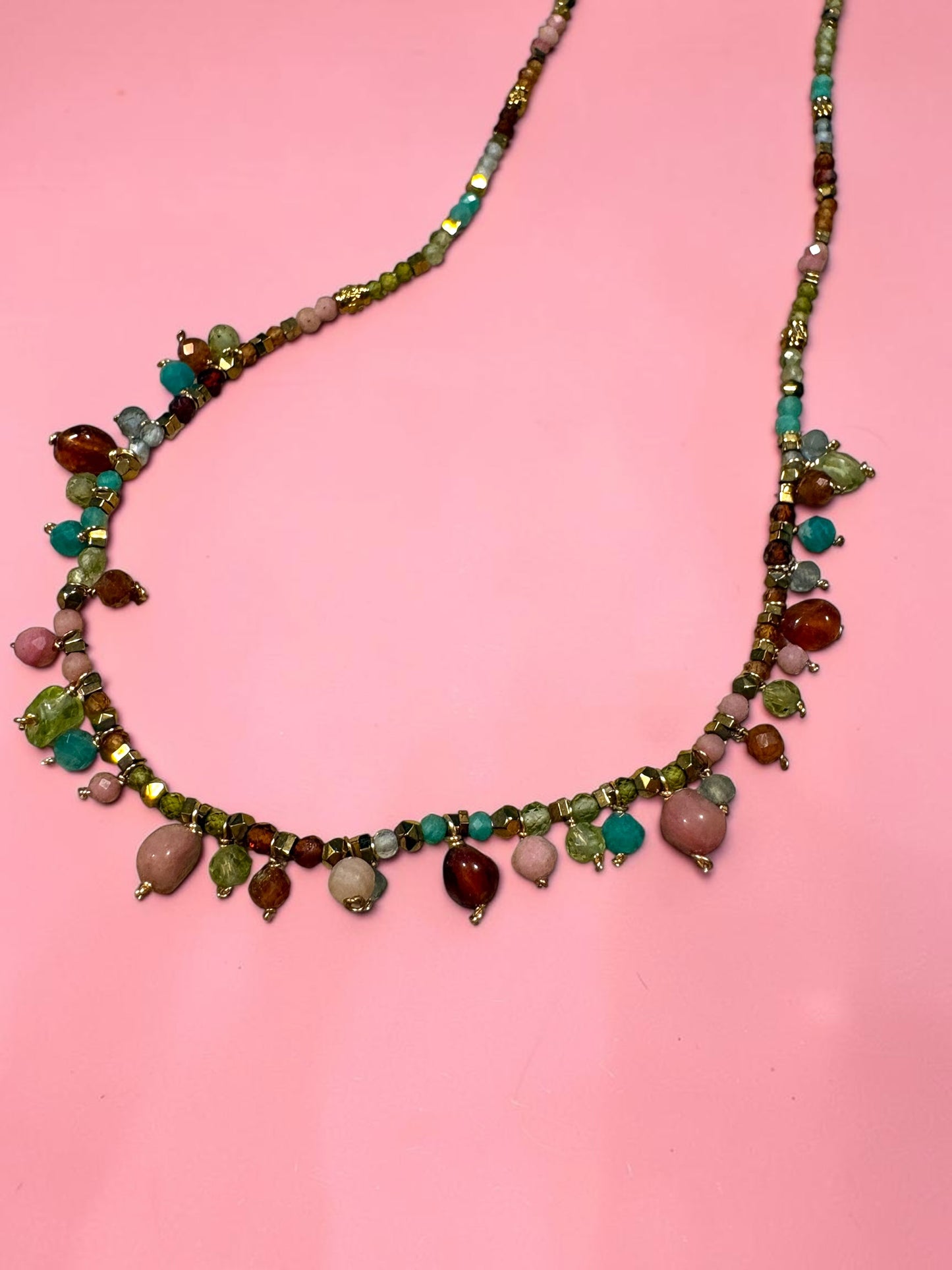 Collier Éclat Bohème – Pierres Naturelles Multicolores