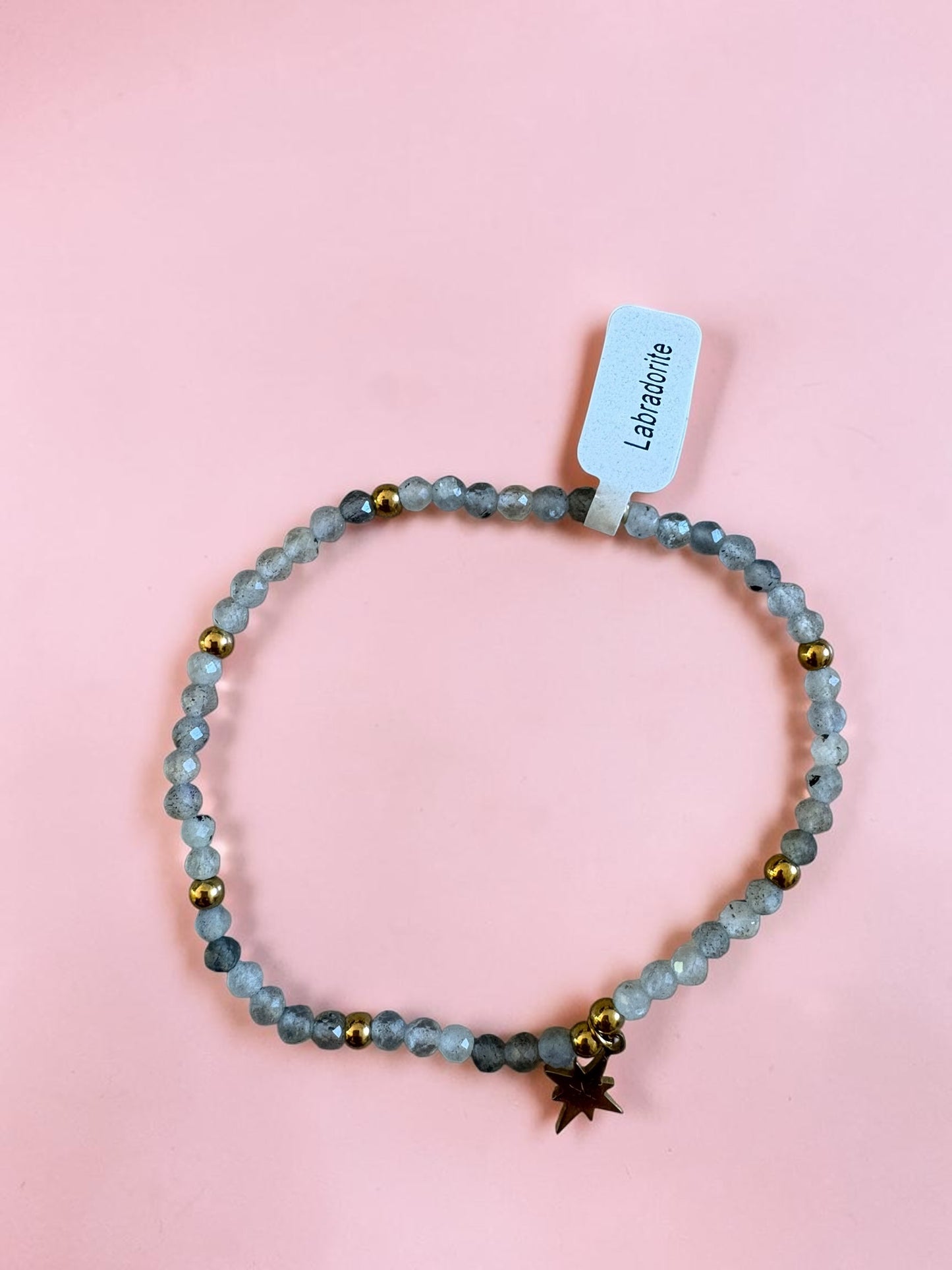 Bracelet Fin en Pierres Naturelles & Breloque Dorée