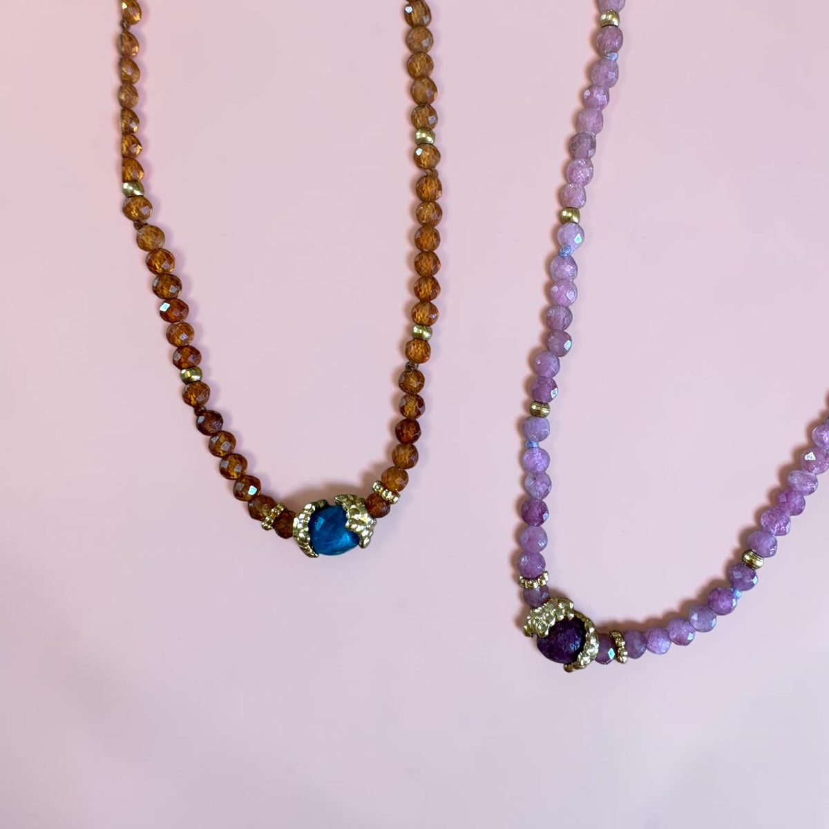 Collier Pierres Naturelles & Pierre Centrale – Bijou Fin