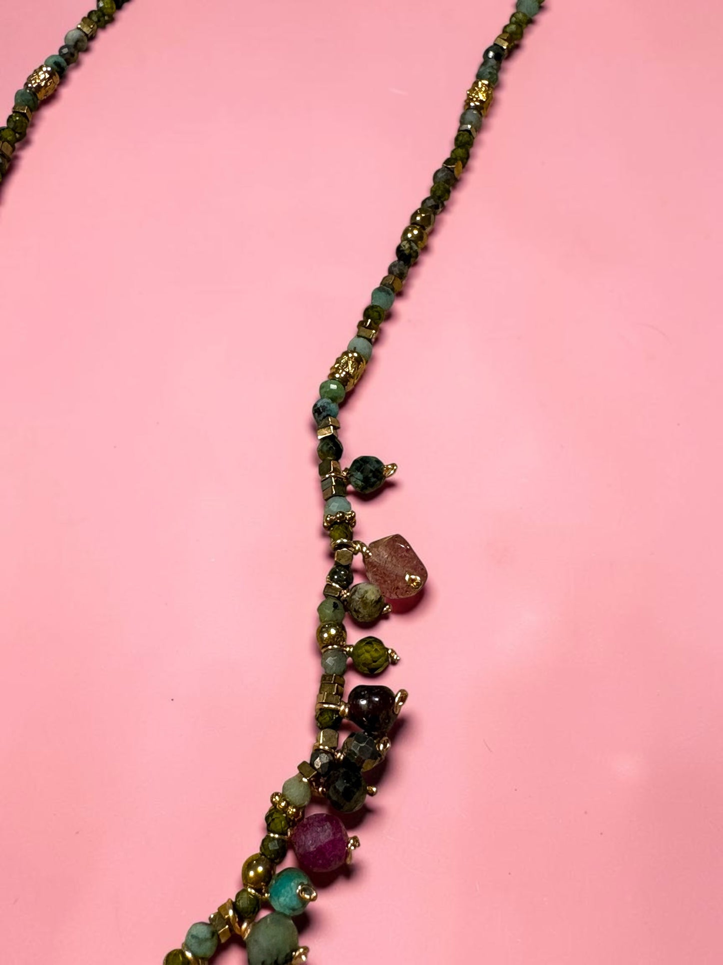 Collier Éclat Bohème – Pierres Naturelles Multicolores