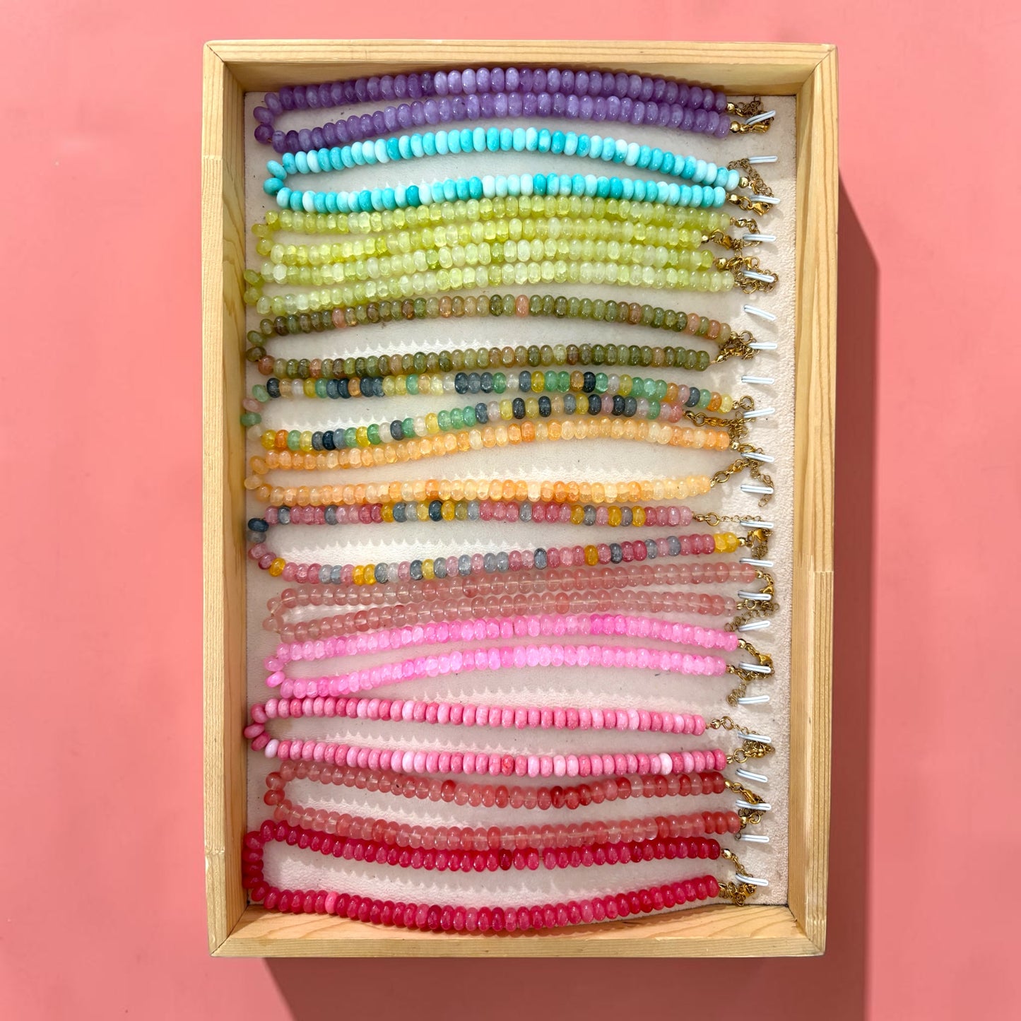 Choker en pierres colorées