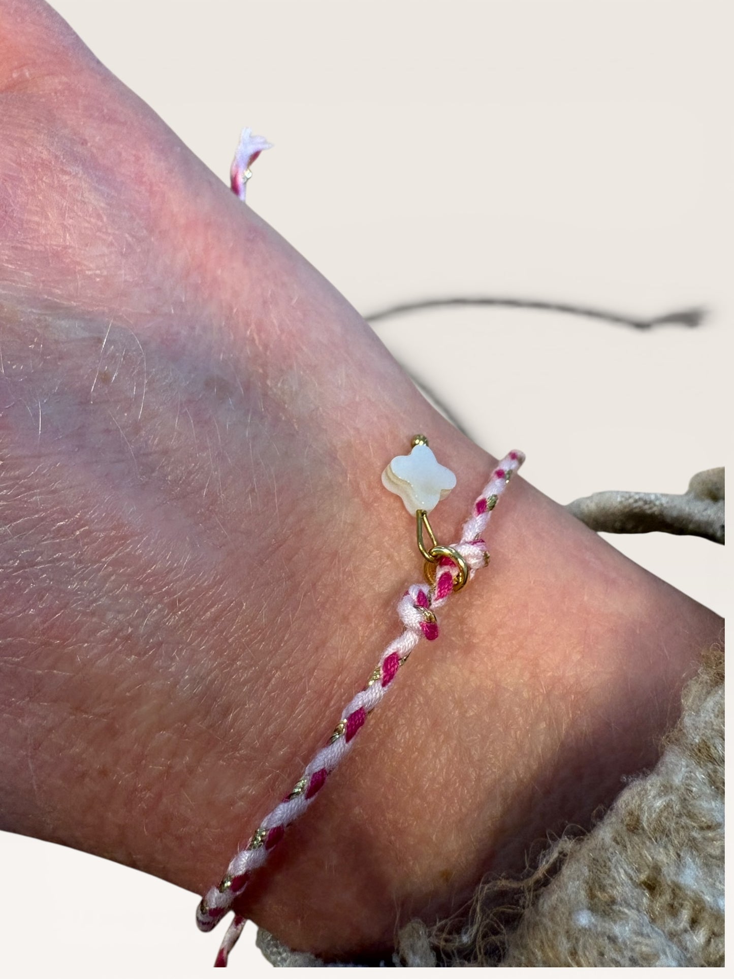 Bracelet cordon à breloque