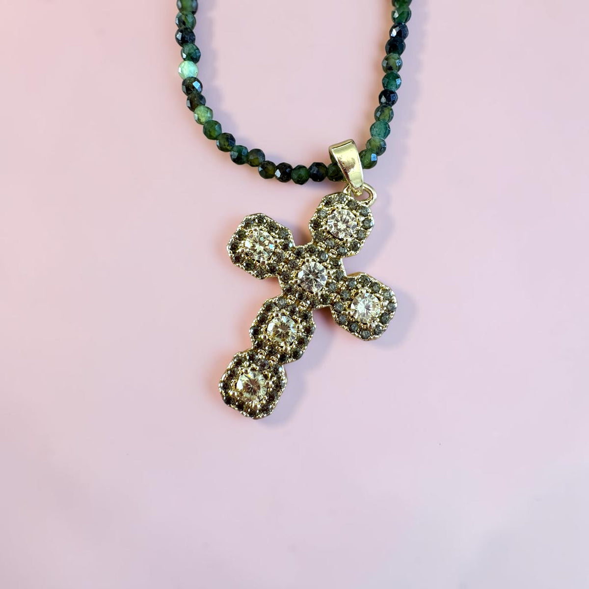 Collier croix et pierres naturelles