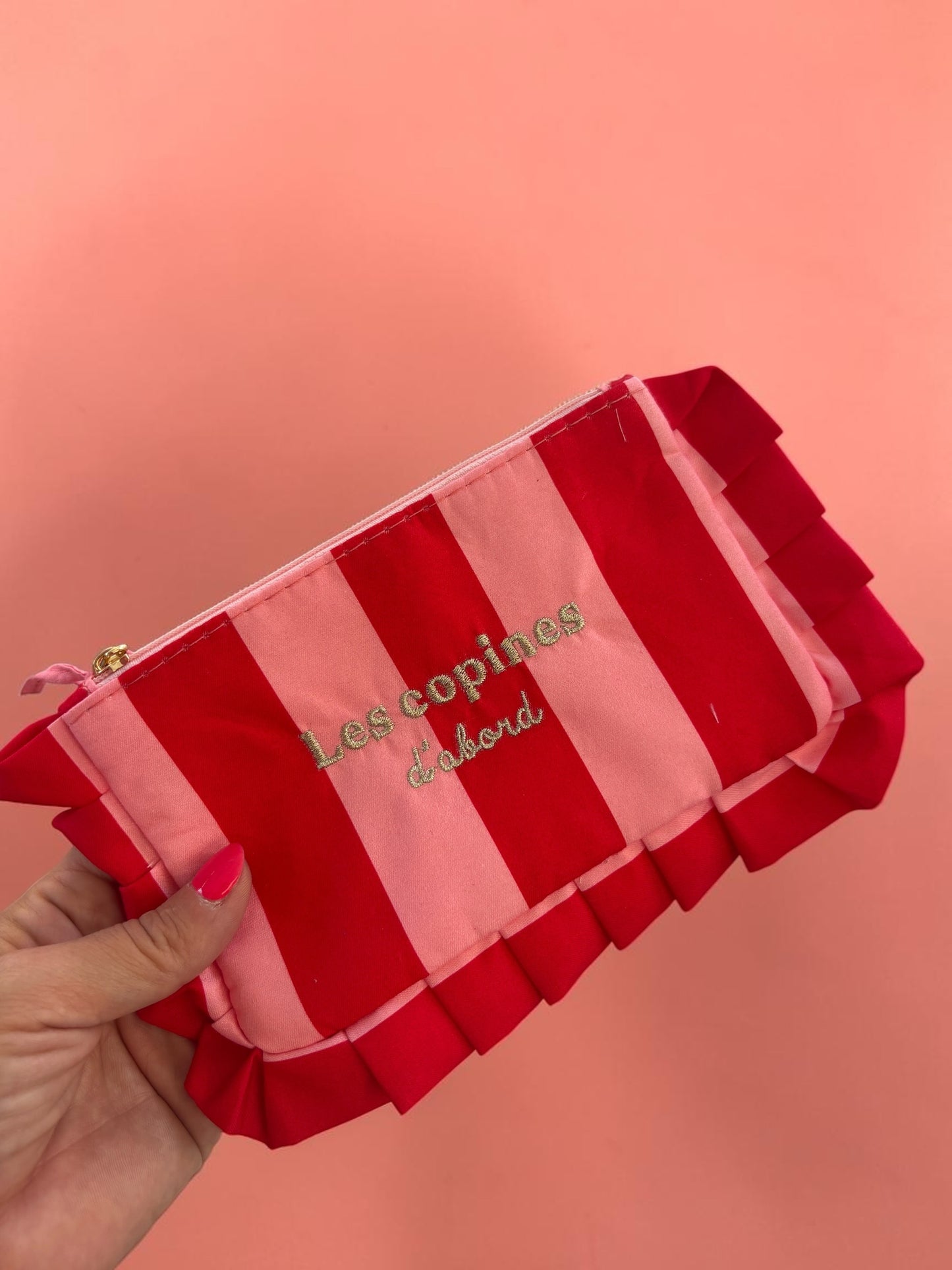 Pochette à Volants Rayée – Broderie Dorée