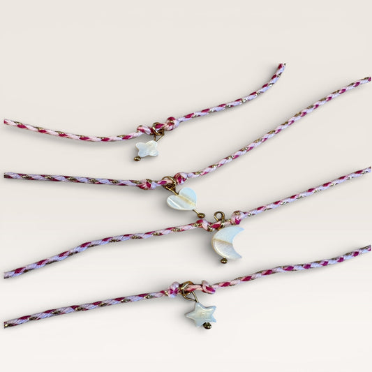 Bracelet cordon à breloque