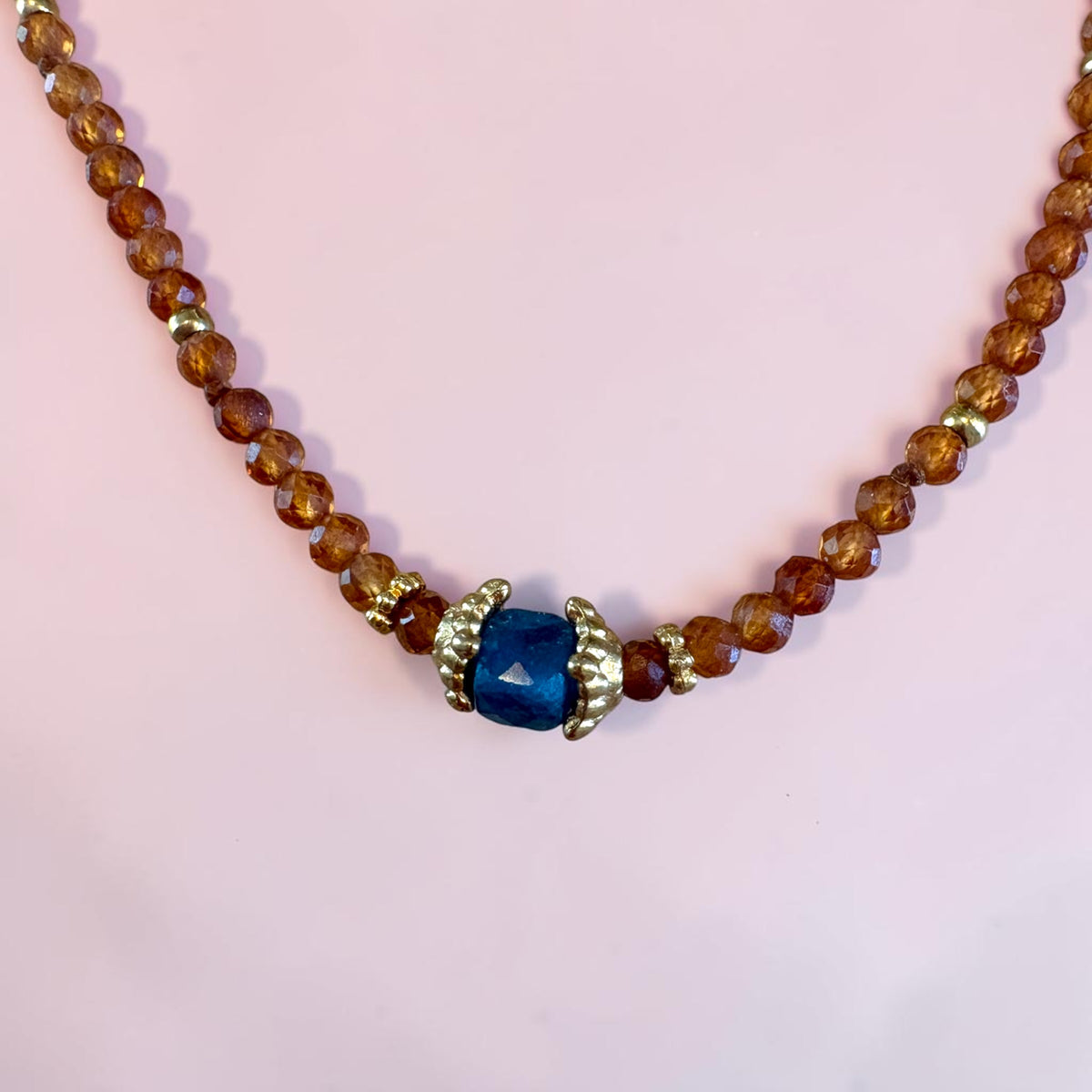 Collier Pierres Naturelles & Pierre Centrale – Bijou Fin
