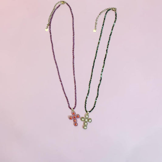 Collier croix et pierres naturelles