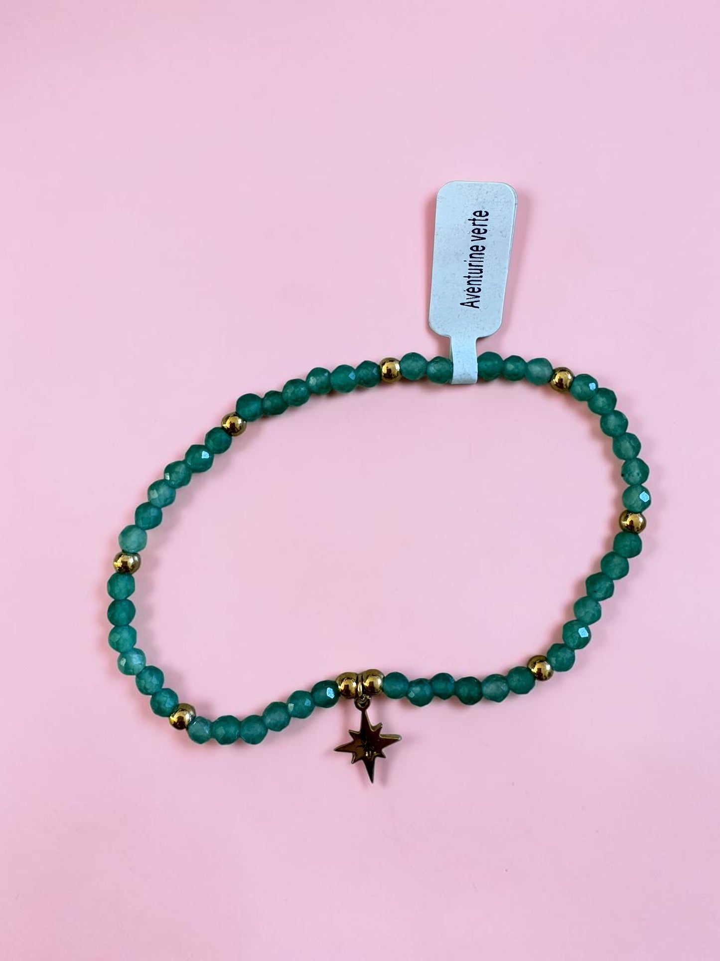 Bracelet Fin en Pierres Naturelles & Breloque Dorée