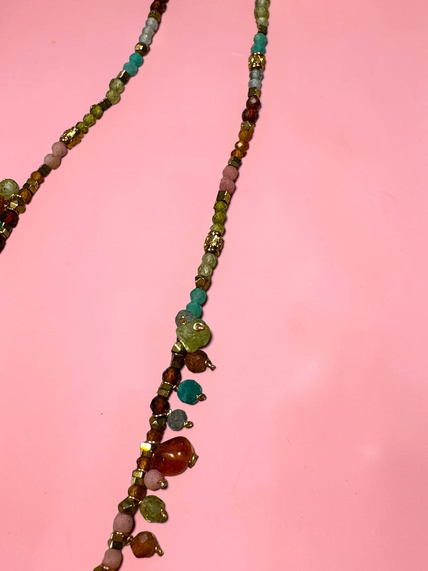 Collier Éclat Bohème – Pierres Naturelles Multicolores