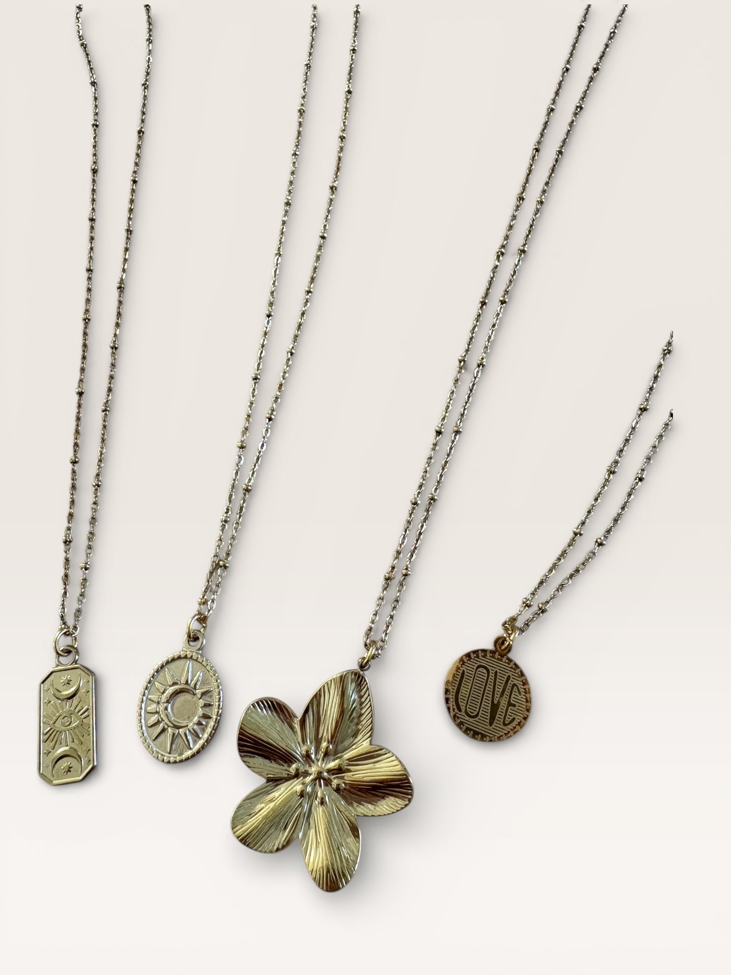 Colliers symboliques dorés – Collection Good Vibes