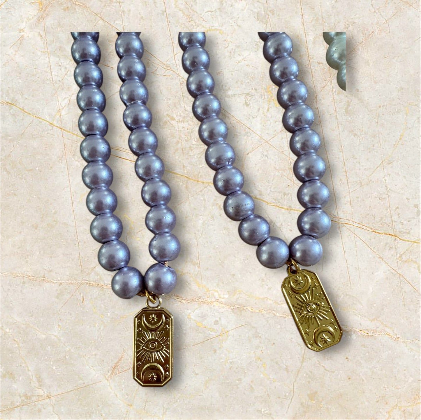 Collier perles colorées & médaille symbolique – Acier inoxydable