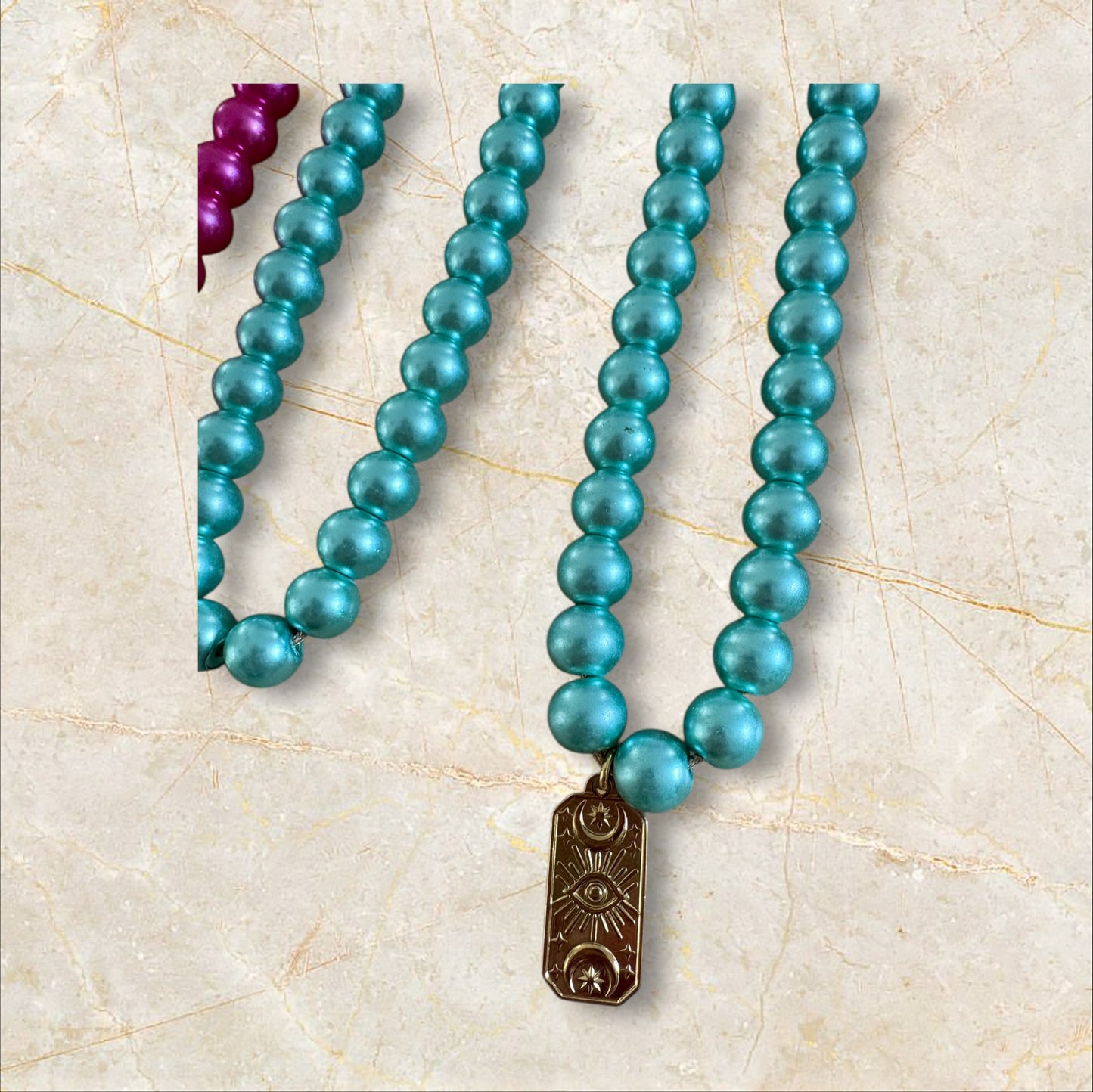 Collier perles colorées & médaille symbolique – Acier inoxydable