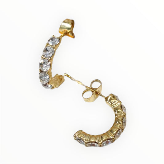 Boucles d’oreilles créoles dorées avec strass brillants By Maryon
