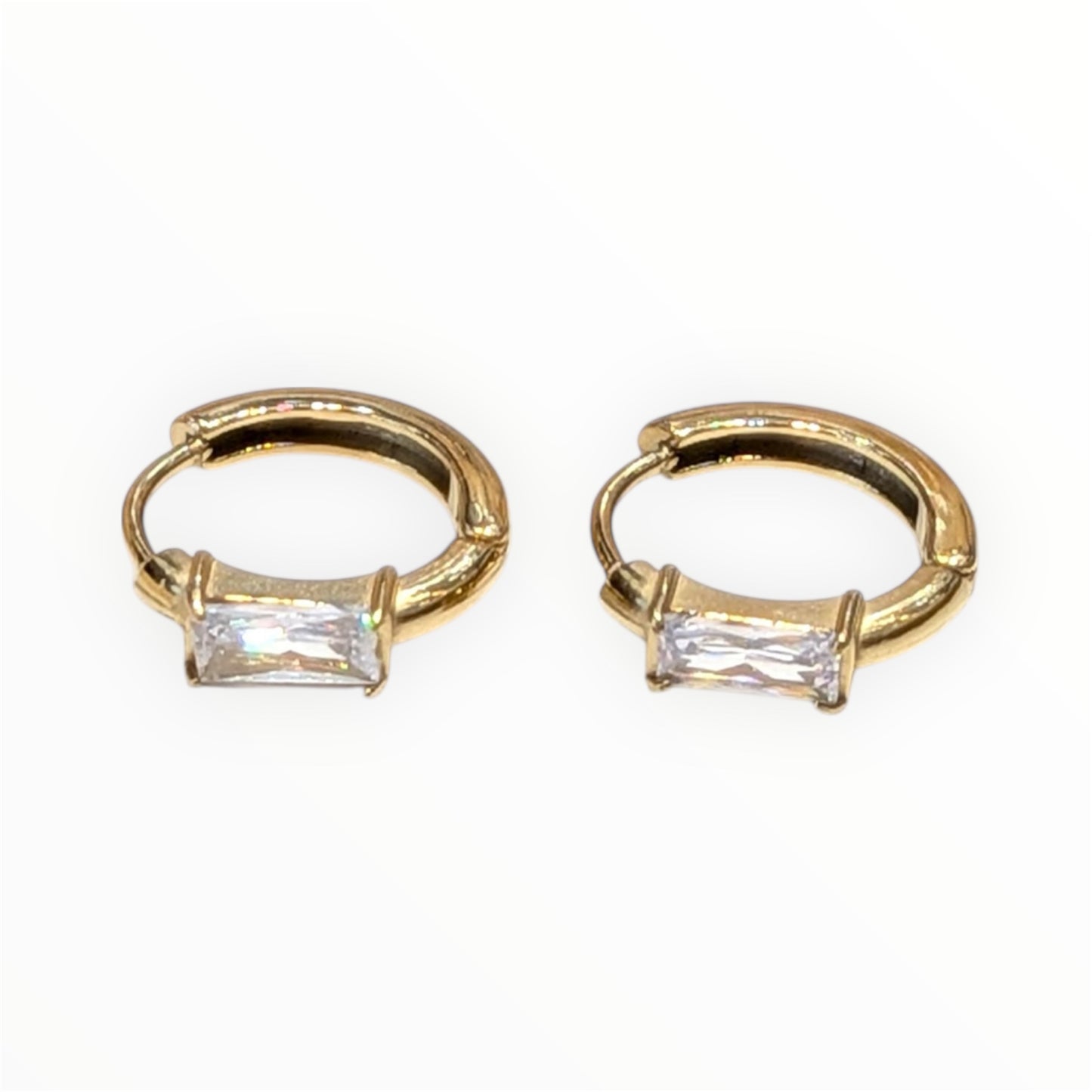 Mini créoles dorées avec strass – Élégance discrète ✨