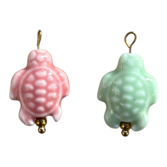 Charm tortue en céramique rose et vert menthe – Bar à Charms By Maryon