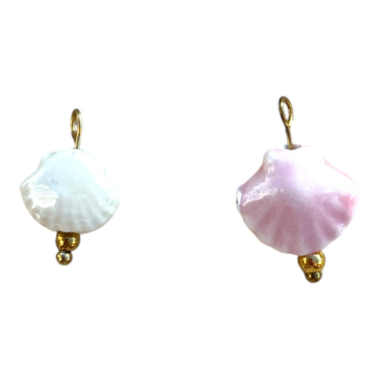 Charm coquillage blanc nacré et rose poudré en céramique By Maryon