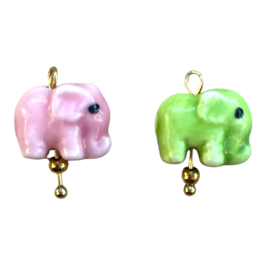 Charm éléphant coloré en céramique rose et vert By Maryon