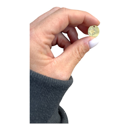 Charm Étoile du Nord doré en acier inoxydable – Symbole de guidance et d’espoir