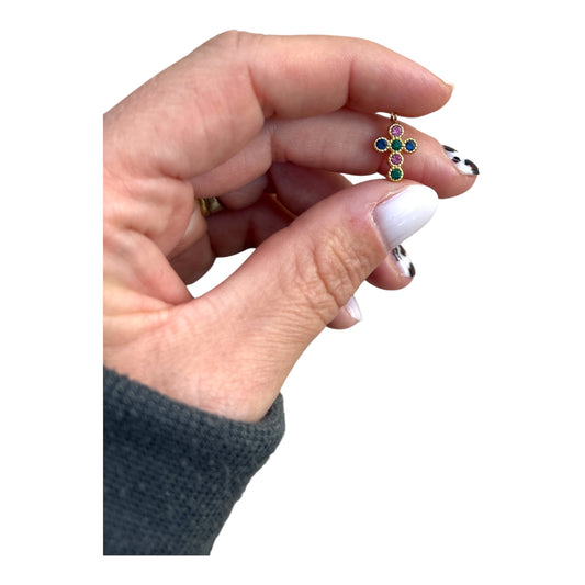 Charm Croix multicolore dorée en acier inoxydable – Symbole et éclat