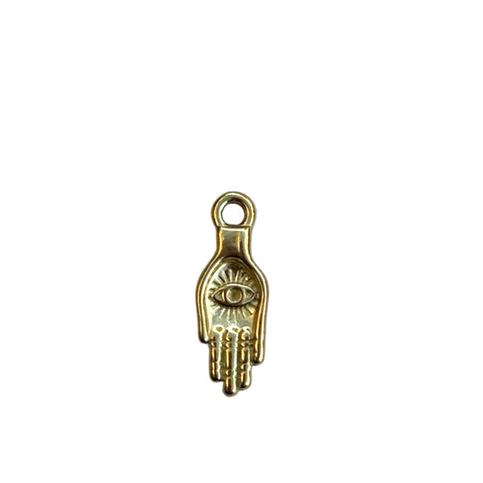 Charm main dorée protectrice By Maryon avec œil gravé, en acier inoxydable, symbole de protection et de lumière, à ajouter sur un bracelet ou collier personnalisé.